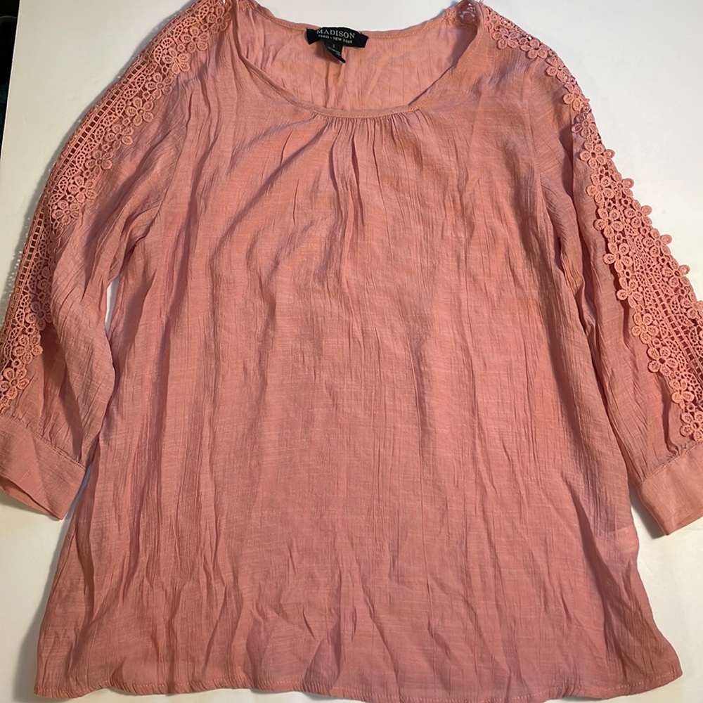 Madison Loose‎ Fit Gauzy 3/4 Sleeve Crochet Floral Pleated Neckline Pink Top S